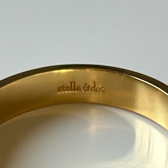 STELLA & DOT ENAMEL HINGED LINDSAY BANGLE BRACELET - Picture 8 of 9